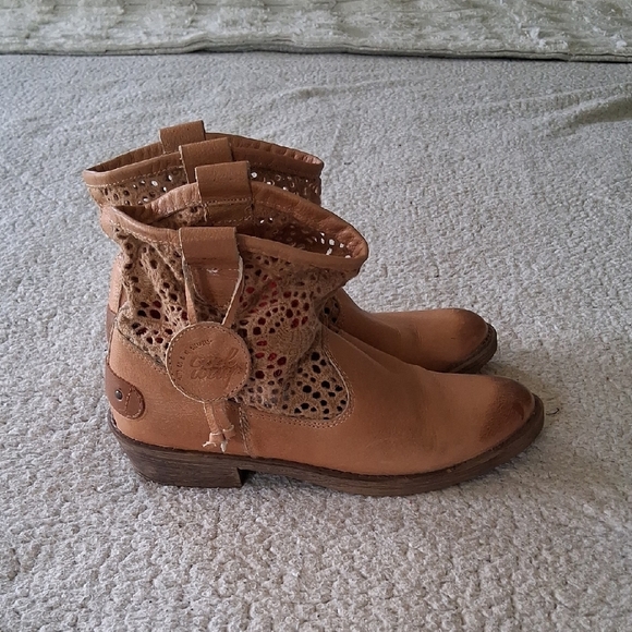 Coolway Tan Ankle Booties with Cut-Out Design - Picture 2 of 8